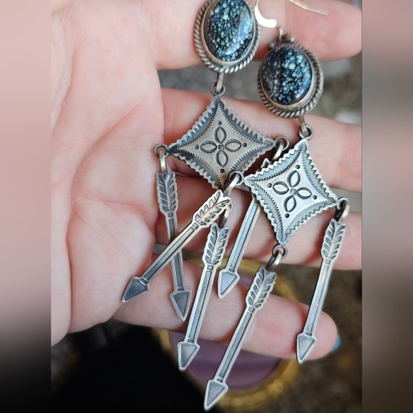 New. Navajo sterling long dangle arrow & variscite earrings - Picture 7 of 8